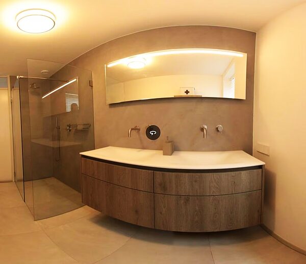 Panorama foto van een beton ciré badkamer