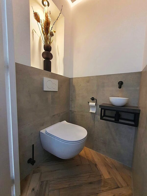 Toilet met inbouwreservoir