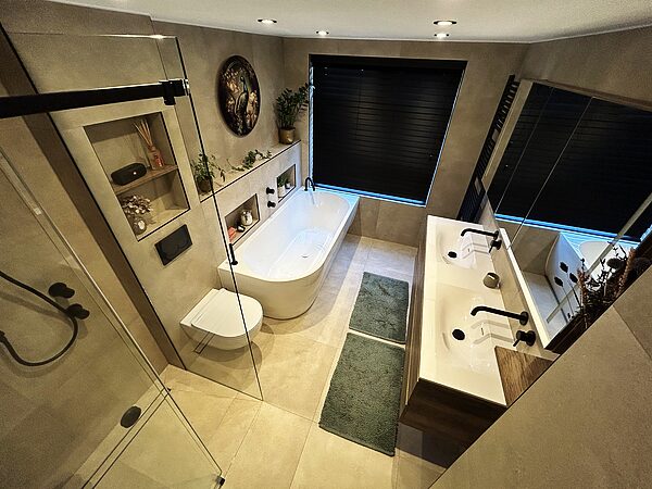 Compleet gerenoveerde badkamer